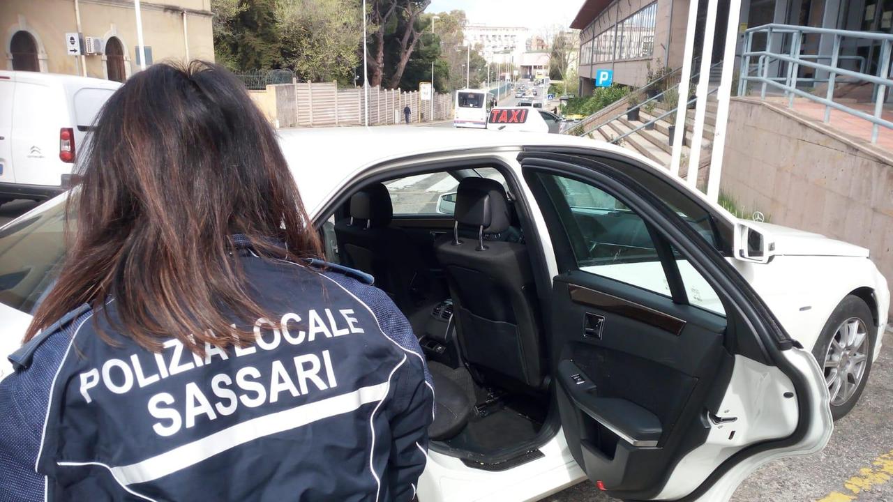 Un'immagine di repertorio della polizia locale di Sassari