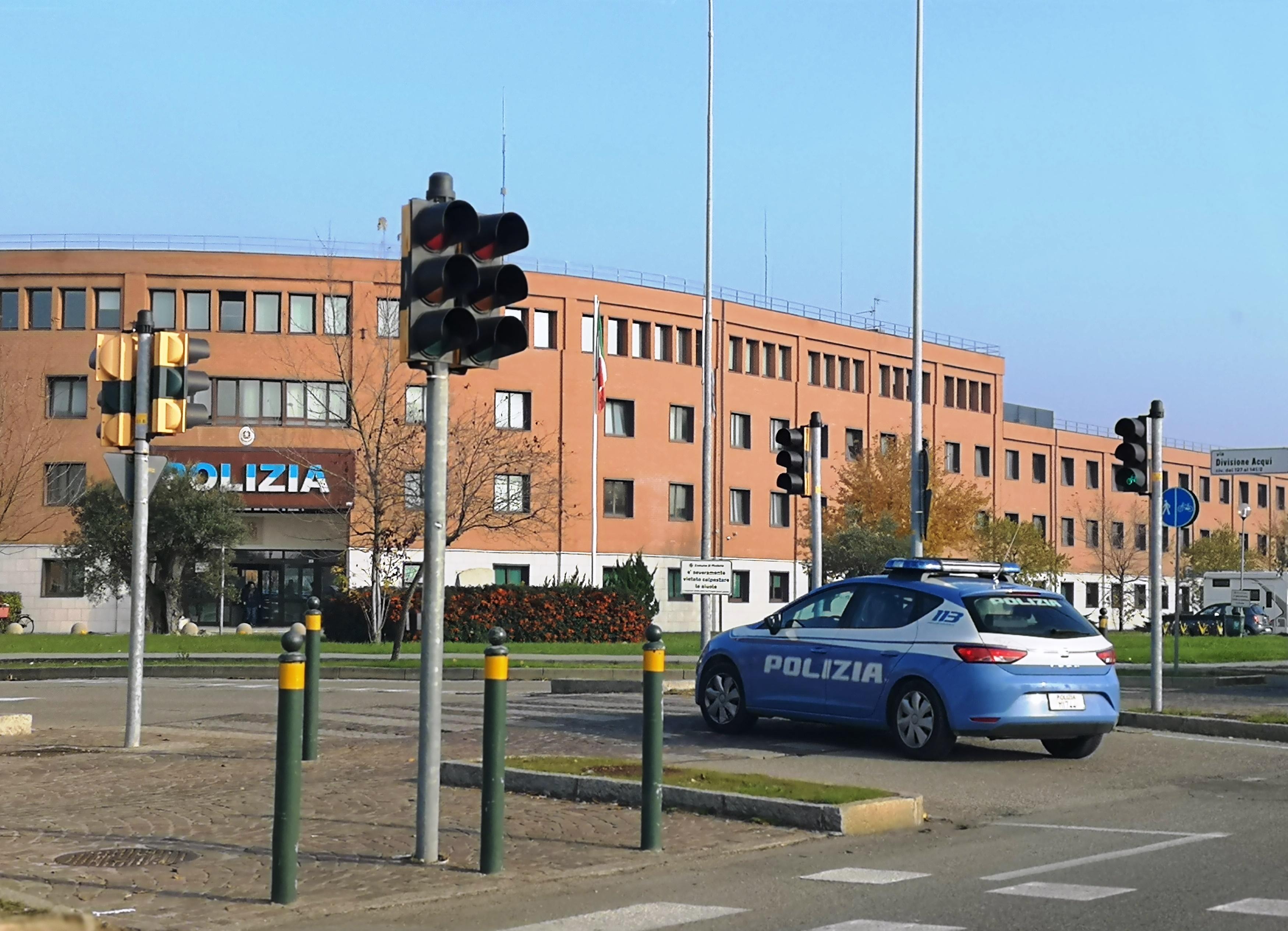 Modena,  lite tra profughi: prende a martellate il rivale