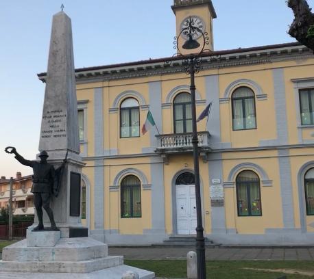 Infiltrazioni d’acqua ella scuola elementare: «Interverremo subito» 