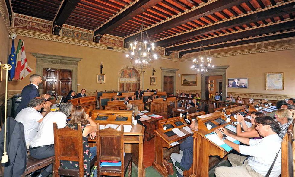 Caso Segre, ora il sindaco Ferrari dice sì alla cittadinanza onoraria per la senatrice 