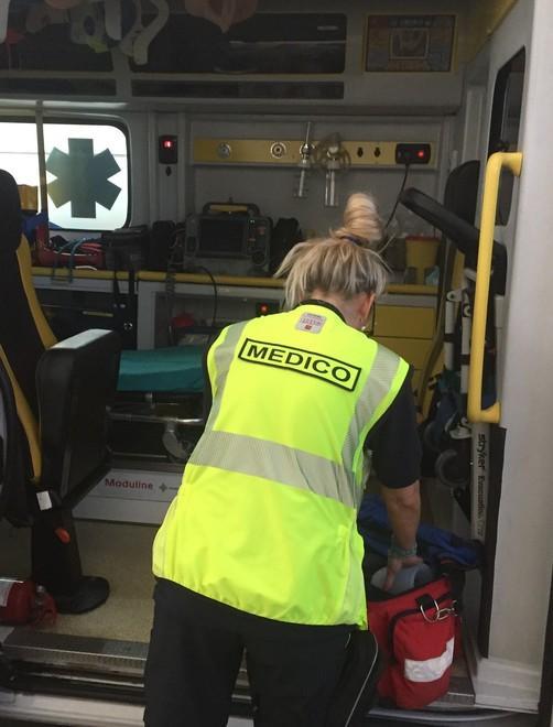 Cade dallo scooter davanti al Cisternino: grave donna di 50 anni