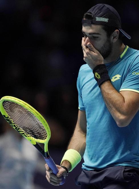 Berrettini deve arrendersi allo strapotere di Federer Poi lo svizzero lo applaude