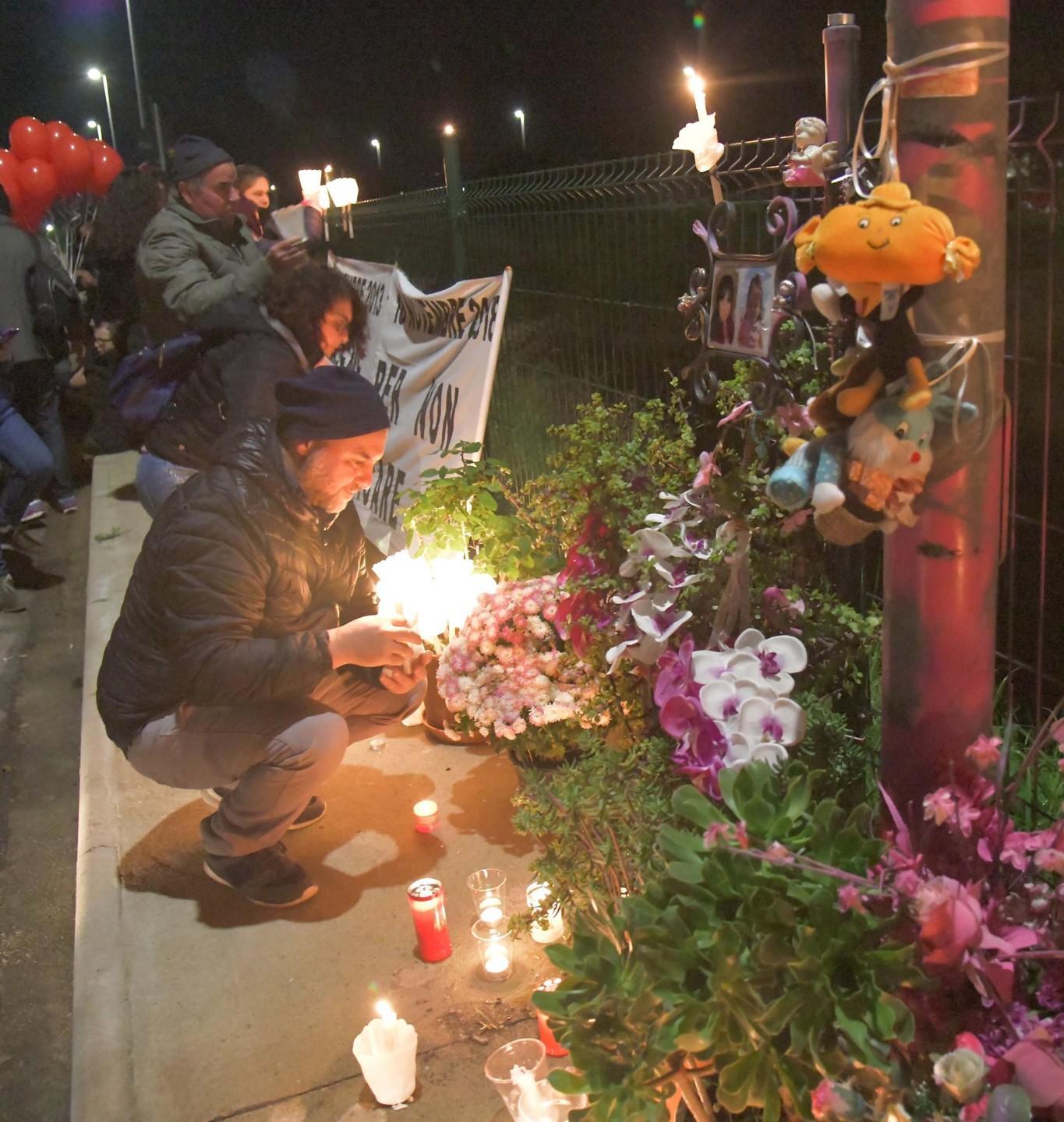 Un minuto di silenzio in Consiglio, poi la fiaccolata
