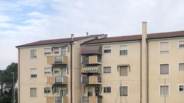 Faccia a faccia col ladro: «L’ho visto in casa mia mentre rubava al buio poi è fuggito dal bagno»