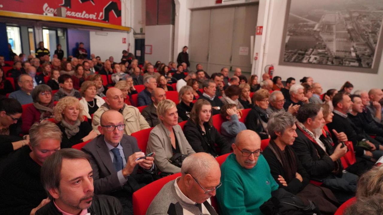 La platea del Museo Piaggio durante la proiezione del film