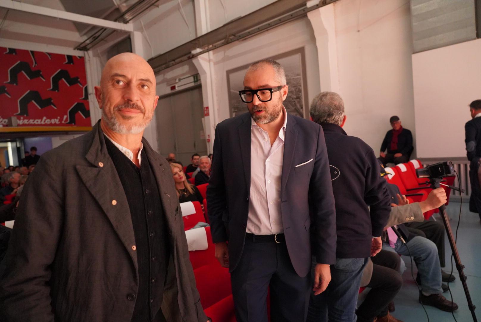 L'attore Roberto Ciufoli, che interpreta Corradino D'Ascanio, con il sindaco Franconi