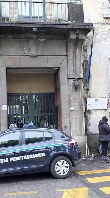Pisa, violenza sessuale su una guardia carceraria 
