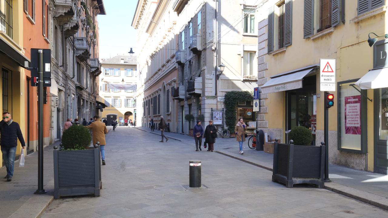 Uno dei pilomat installati in centro storico a Reggio Emilia