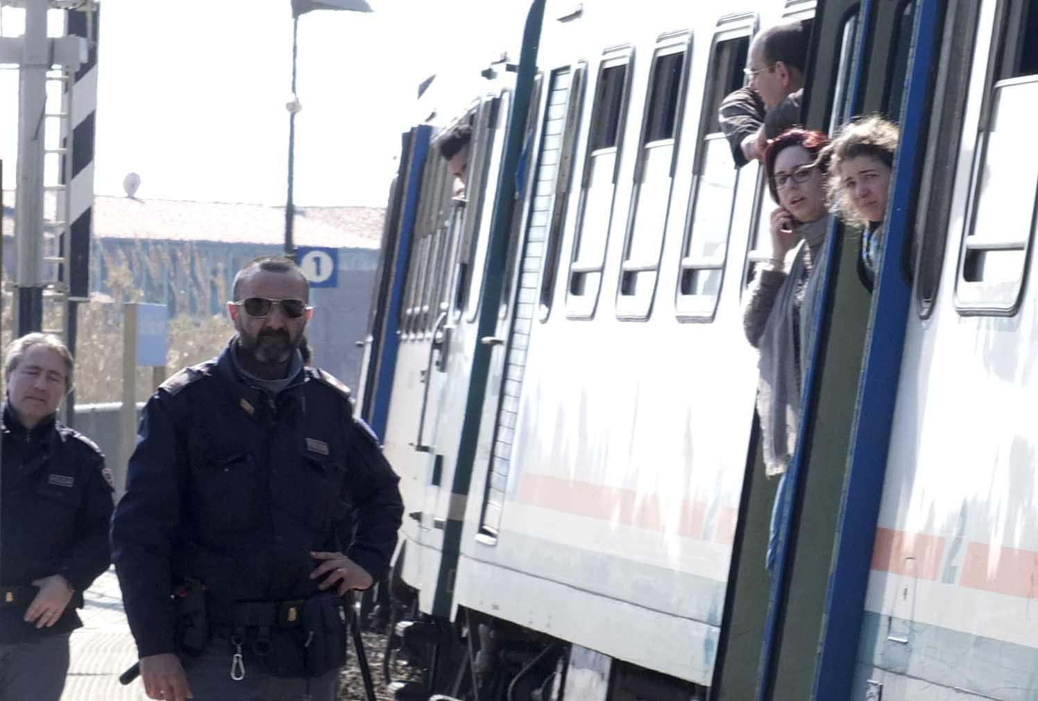 Controlli su un treno della Polfer (foto d'archivio)