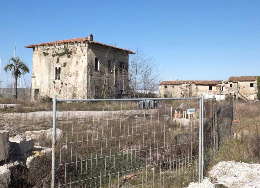 I terreni intorno alla marina di Boccadarno