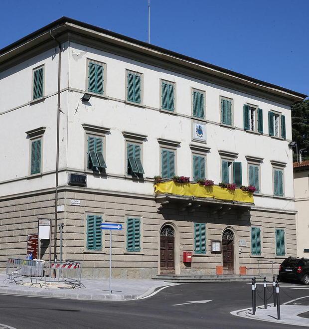 Il Palazzo comunale in piazza Berni a Lamporecchio