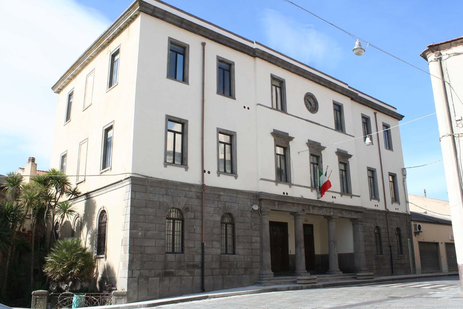 Bufera sulla sanità, si dimettono quattro consiglieri comunali a Macomer 