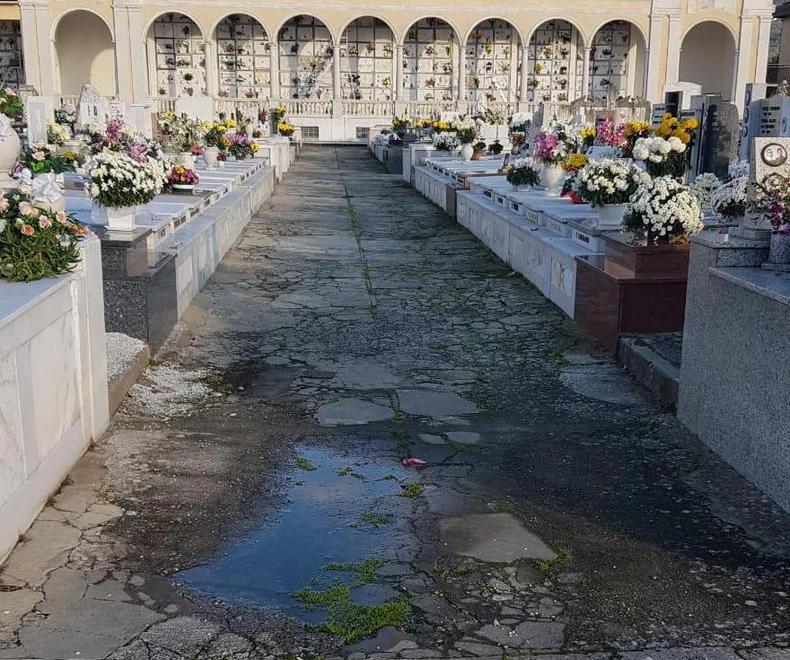 Cimitero incustodito «Così ci entrano anche le macchine» 