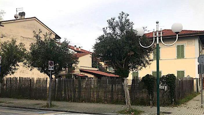 Resterà solo verde all’angolo tra via Matteotti e via Barsanti
