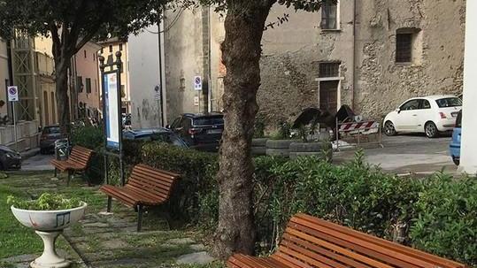 Ecco le nuove panchine nel centro storico