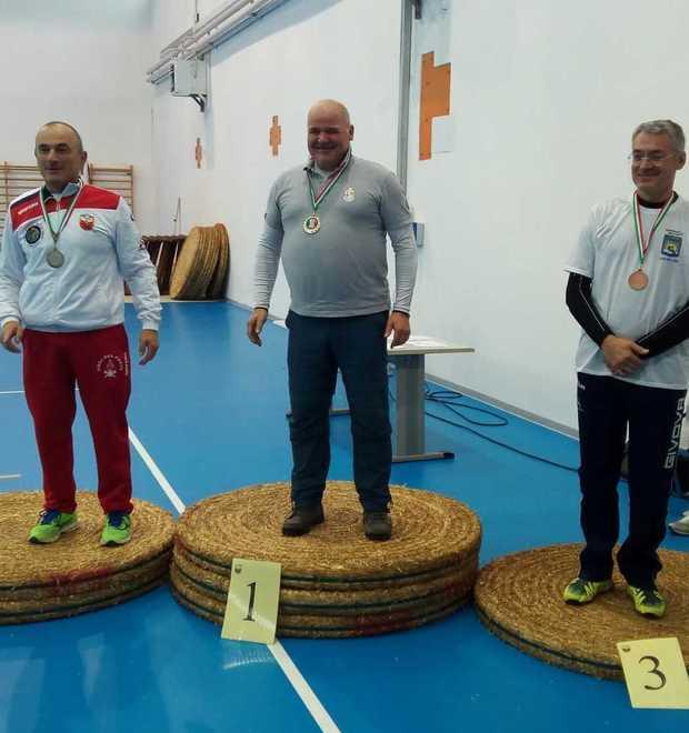 Il vigile urbano Bellè vince gli italiani di tiro con l’arco 