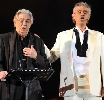 Bocelli in aiuto dei bimbi poveri Fa discutere la difesa di Domingo 