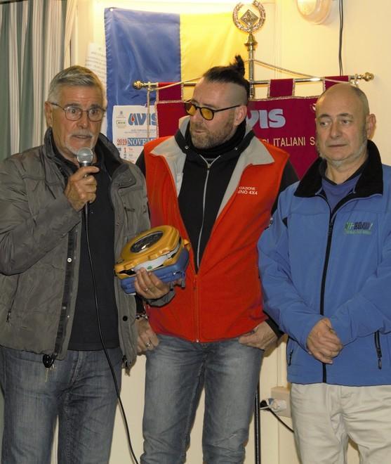 Un nuovo defibrillatore per l’Avis di Stiava
