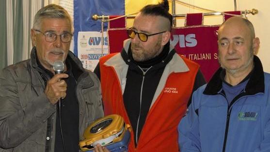 Un nuovo defibrillatore per l’Avis di Stiava