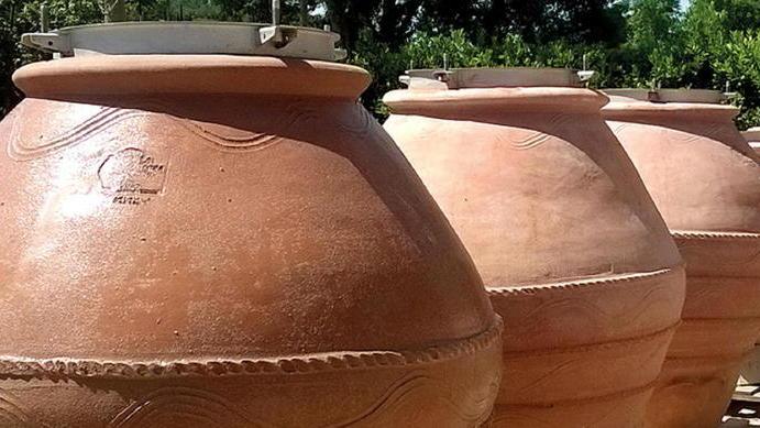 Presentato a Firenze Nesos, il vino prodotto sui fondali marini