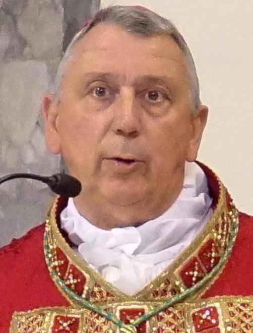Colle, il vescovo Giusti inaugura una scultura