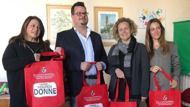 Studenti-attori in scena a Capannoli contro la violenza sulle donne