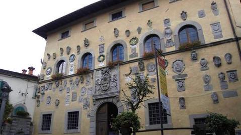 Il Palazzo dei Capitani della Montagna racconta la storia con i suoi 96 stemmi