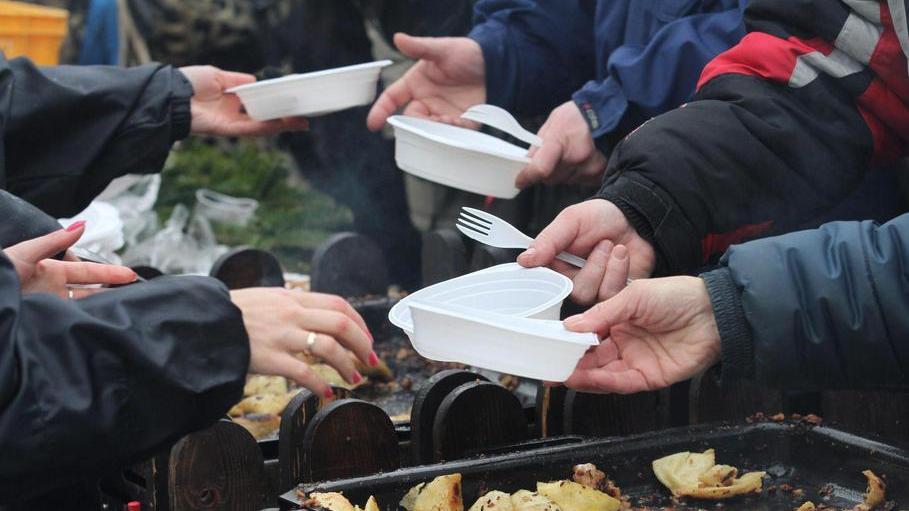 La Regione elimina la plastica da mense, uffici e feste paesane
