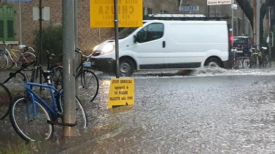 Stessa allerta meteo, ma i sindaci per le scuole fanno il bello e il cattivo tempo
