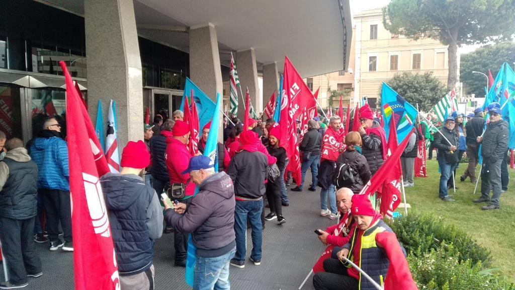 Edilizia, in trecento a Cagliari: «Bisogna sbloccare i cantieri»
