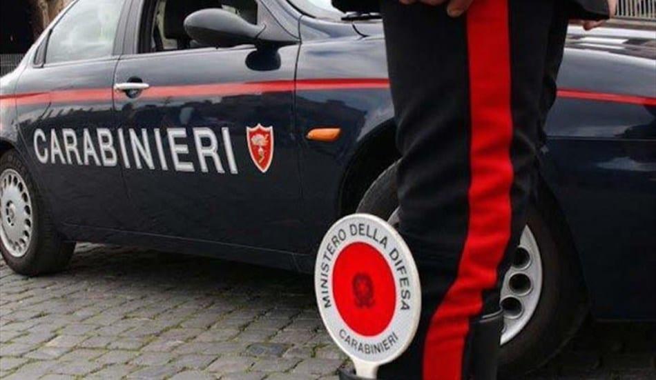 Modena. Minorenni prendono l'auto della nonna, fuggono ai carabinieri e si schiantano