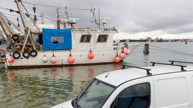 Mareggiate, partiti i lavori Goro resta con il fiato sospeso