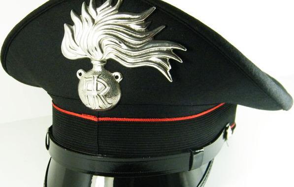 In casa il “kit” da carabiniere, 42enne a processo 