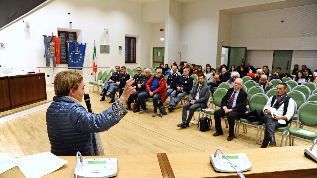 Allerta meteo arancione a Cecina, rinviato il forum Toscano degli studenti