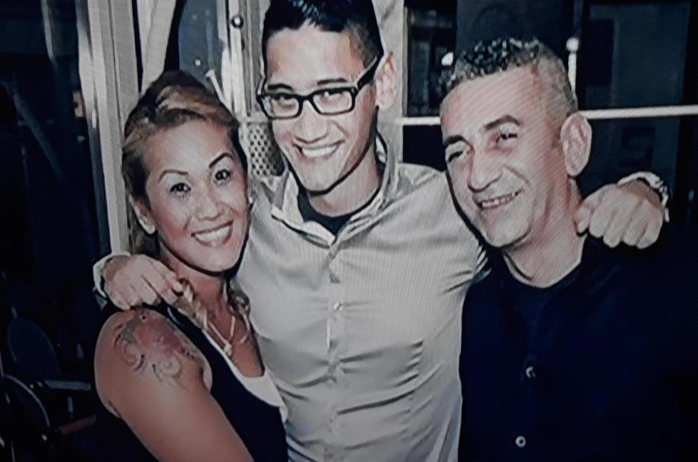 Salvatore Cipolletti in mezzo ai genitori