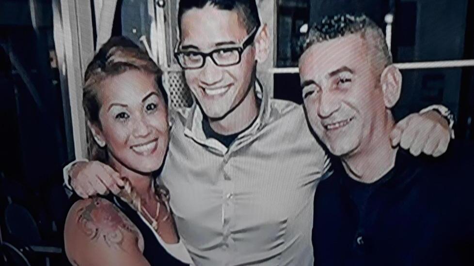 Salvatore Cipolletti in mezzo ai genitori