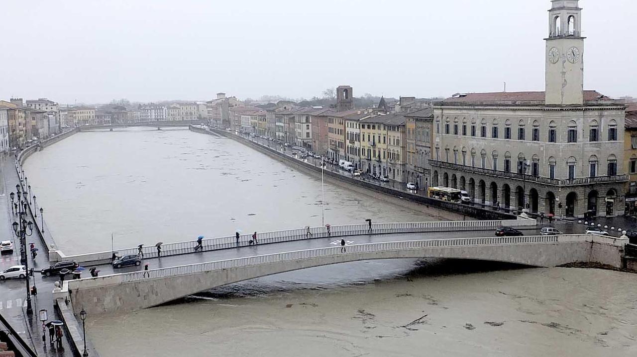 La piena dell'Arno a Pisa nel marzo del 2018