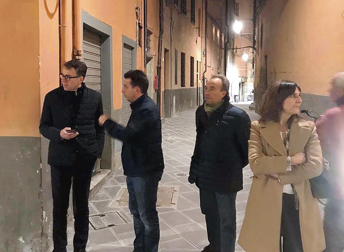 Il sopralluogo di sindaco ed assessori nei vicoli della zona delle Vettovaglie