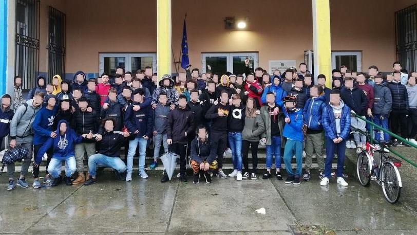 Piove nelle aule, gli studenti non fanno lezione