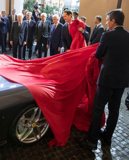 La nuova Ferrari Roma presentata a Mattarella «Quanto va veloce?» 