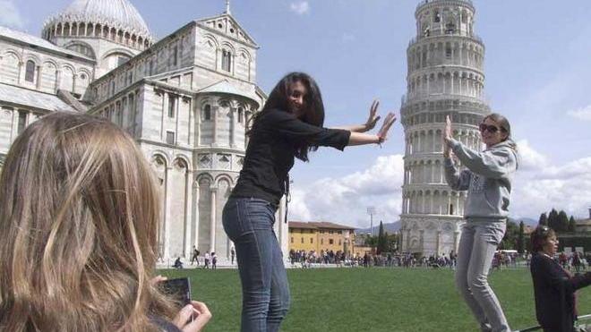 Tanti turisti, ma più frettolosi