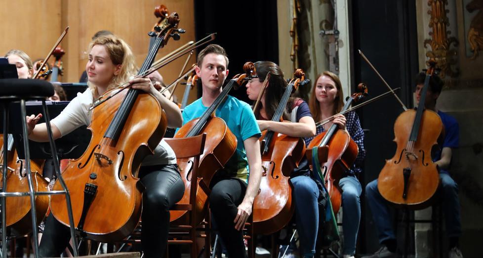 “Tris d’assi” per arte e musica Sgarbi: adesso i comitati tecnici