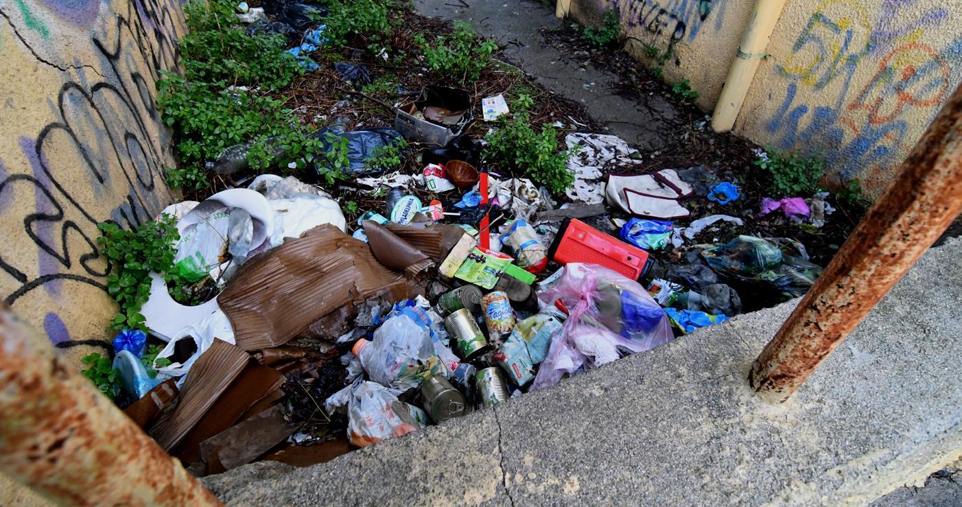 Discarica vicino alla cabina Enel