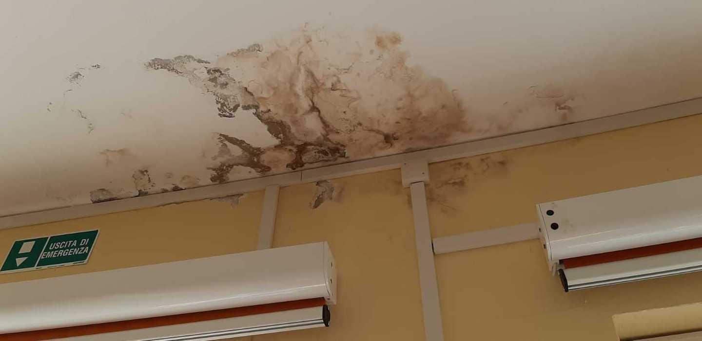 Oristano, l'assessora: «Per ora la scuola resta chiusa, via Cairoli non è agibile» 