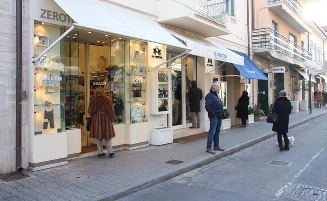 Finanzieri in borghese a Forte 