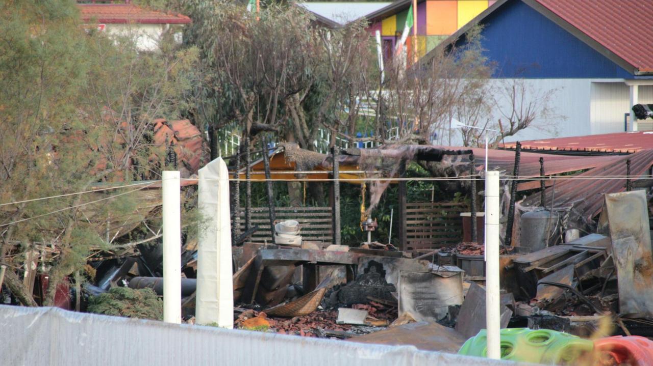 La devastazione causata dall'incendio nel bagno Teresa