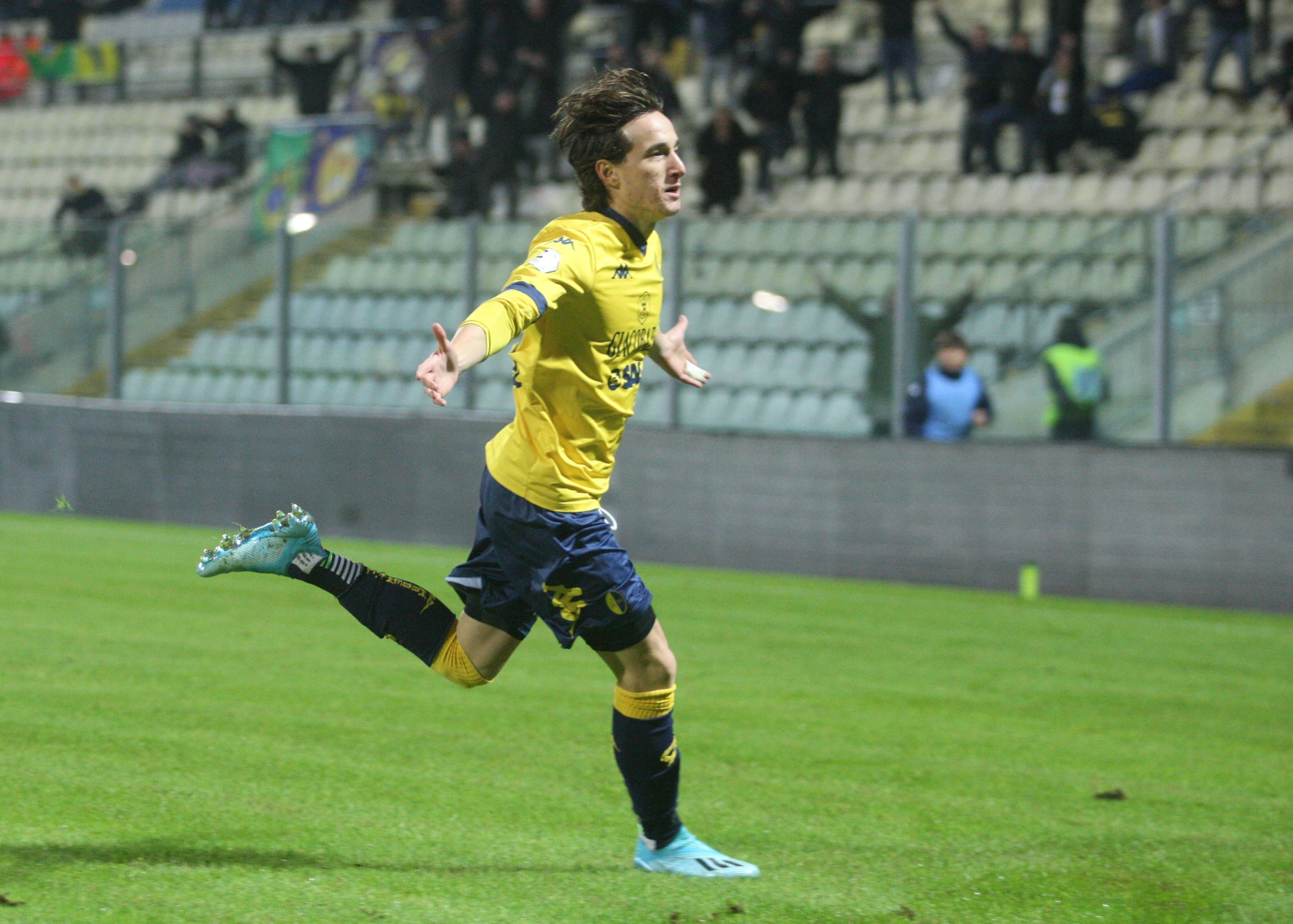 Duca, un gol da sogno che fa esplodere il Braglia: il Modena vince