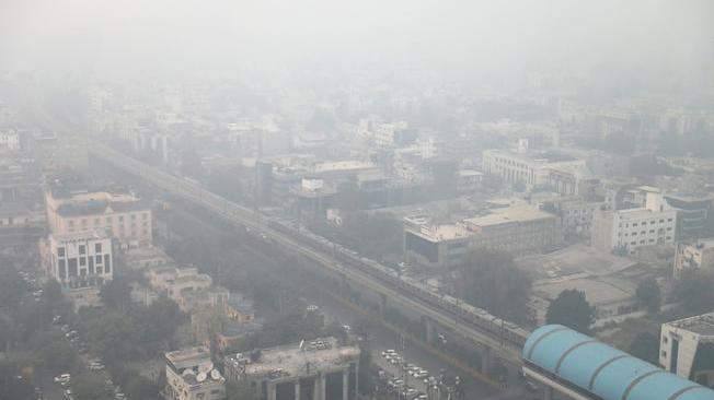 Vento spazza via lo smog, Delhi respira