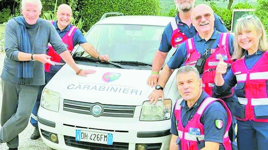 L'associazione carabinieri ha inaugurato la nuova auto con Richard Gere