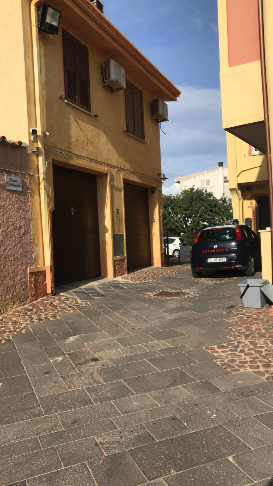 Orosei, prende fuoco una casa: paura in pieno centro